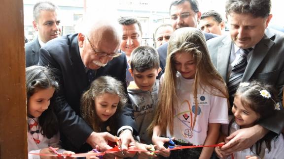 Bakan Avcı, Bozüyük’te TÜBİTAK 4006 Bilim Fuarı Sergisi’nin açılışını yaptı