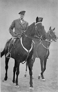 Cumhurbaşkanı Gazi Mustafa Kemal, Çankaya civarında bir at gezintisinde (11 Kasım 1927)