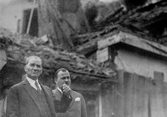 Cumhurbaşkanı Gazi Mustafa Kemal, Ankara Tahtakale yangınında (18 Temmuz 1929)