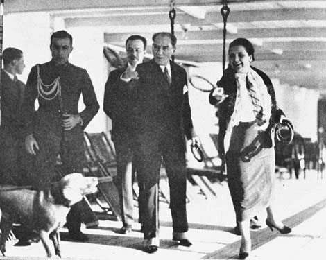 Cumhurbaşkanı Gazi Mustafa Kemal, Ege Vapuru ile Trabzon'a giderken(28 Kasım 1930)