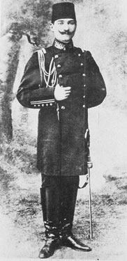 Mustafa Kemal, Harp Akademisini Kurmay Yüzbaşı olarak bitirdiği günlerde (Ocak 1905)