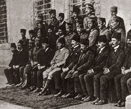 Cumhurbaşkanı Gazi Mustafa Kemal, Erzurum'da komutanlar ve subaylar ile birlikte (Ekim 1924)