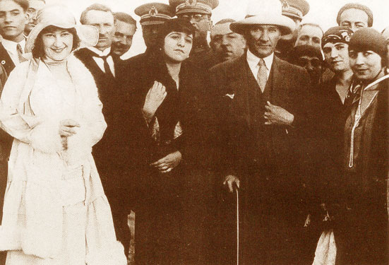 Cumhurbaşkanı Gazi Mustafa Kemal, Kastamonu'dan dönüşünde Ankara'da (1 Eylül 1925)