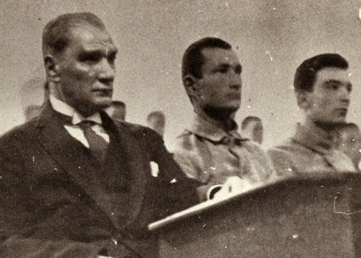 Cumhurbaşkanı Gazi Mustafa Kemal, İstanbul'da Harp Okulunda (2 Aralık 1930)