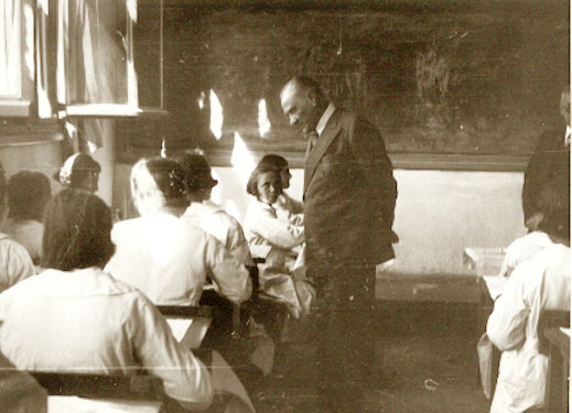 Cumhurbaşkanı Atatürk, Adana İsmet Paşa Kız Enstitüsünde (19 Kasım 1937)