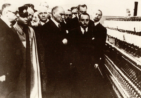 Cumhurbaşkanı Atatürk, Bursa Merinos Fabrikasının açılışında (2 Şubat 1938)