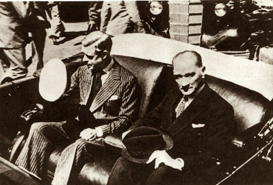Cumhurbaşkanı Atatürk, İstanbul'da İngiltere Kralı Edward ile (4 Eylül 1936)