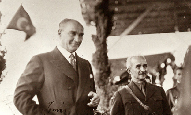 Cumhurbaşkanı Gazi Mustafa Kemal, İzmir'de İsmet İnönü ile birlikte (22 Haziran 1934)