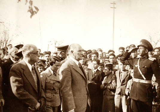 Cumhurbaşkanı Atatürk, Malatya'ya girerken (14 Kasım 1937)