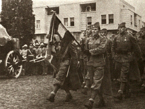 Yugoslav Kıtası, Atatürk'ü selâmlıyor (21 Kasım 1938)