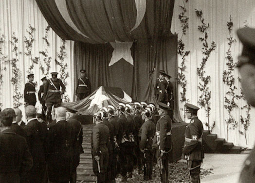 Atatürk'ün katafalkı başında generallerin nöbeti (20 Kasım 1938)