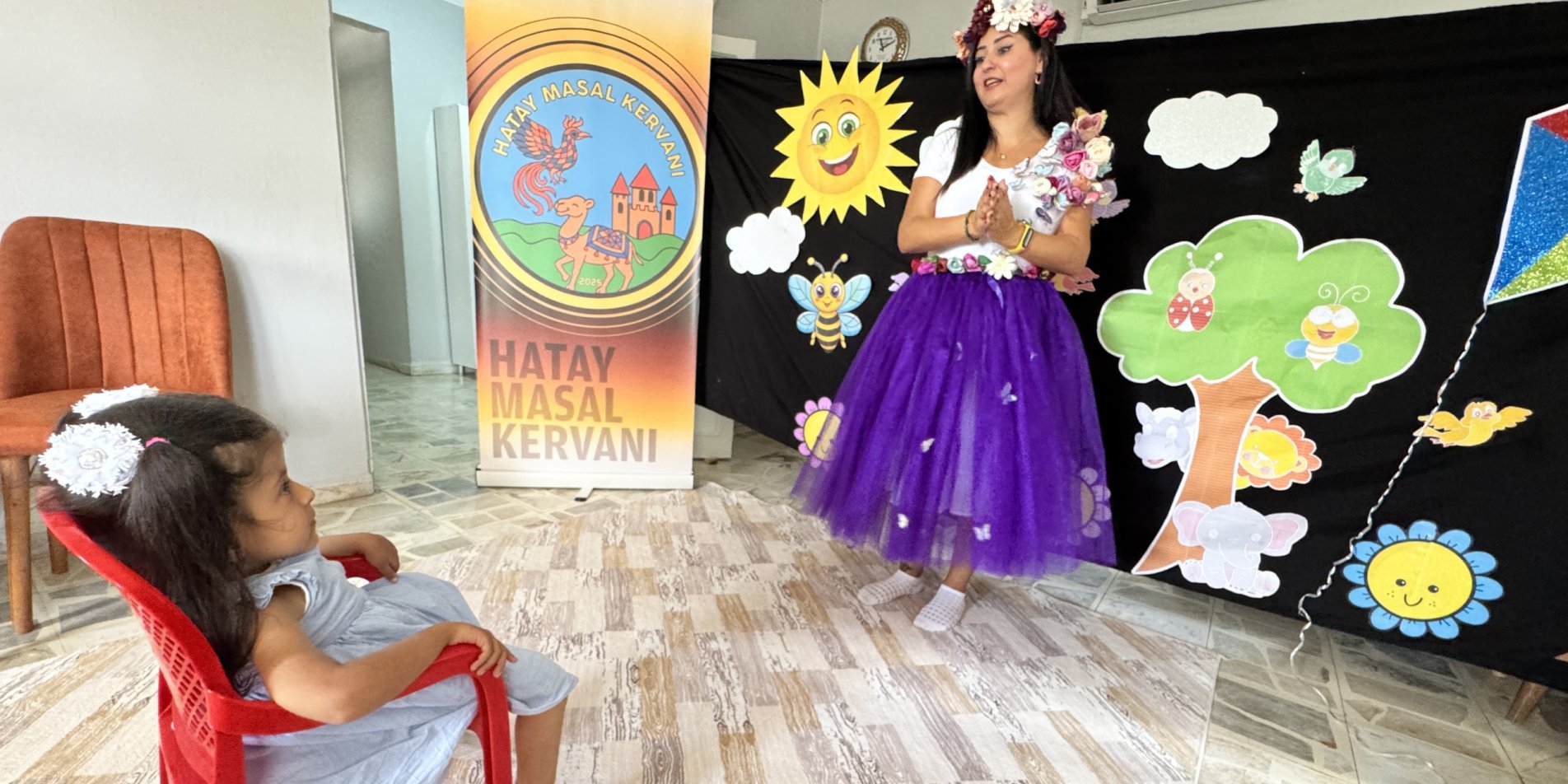 Tiyatro Sahnesini, Hastalık Nedeniyle Okuldan Uzak Kalan Çocukların Evine Taşıyorlar