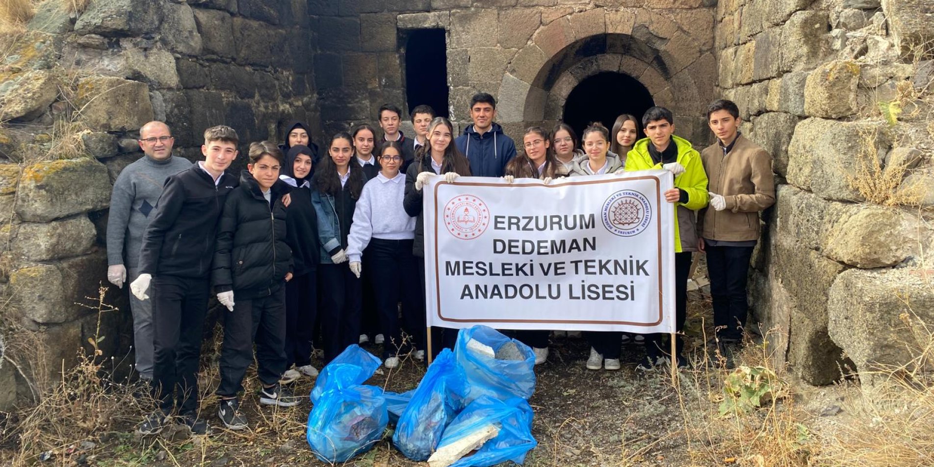Erzurum'da Öğrenciler Tarihî Tabyayı Korumak İçin Temizlik Yaptı