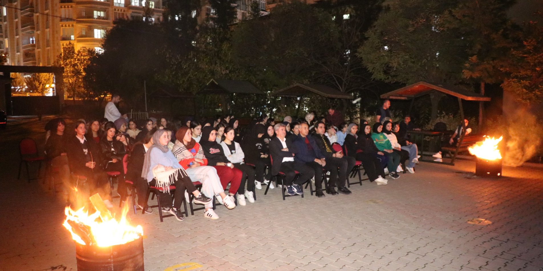 Sinema Otobüsü Yurt ve Pansiyonda Kalan Öğrenciler İçin Yollarda